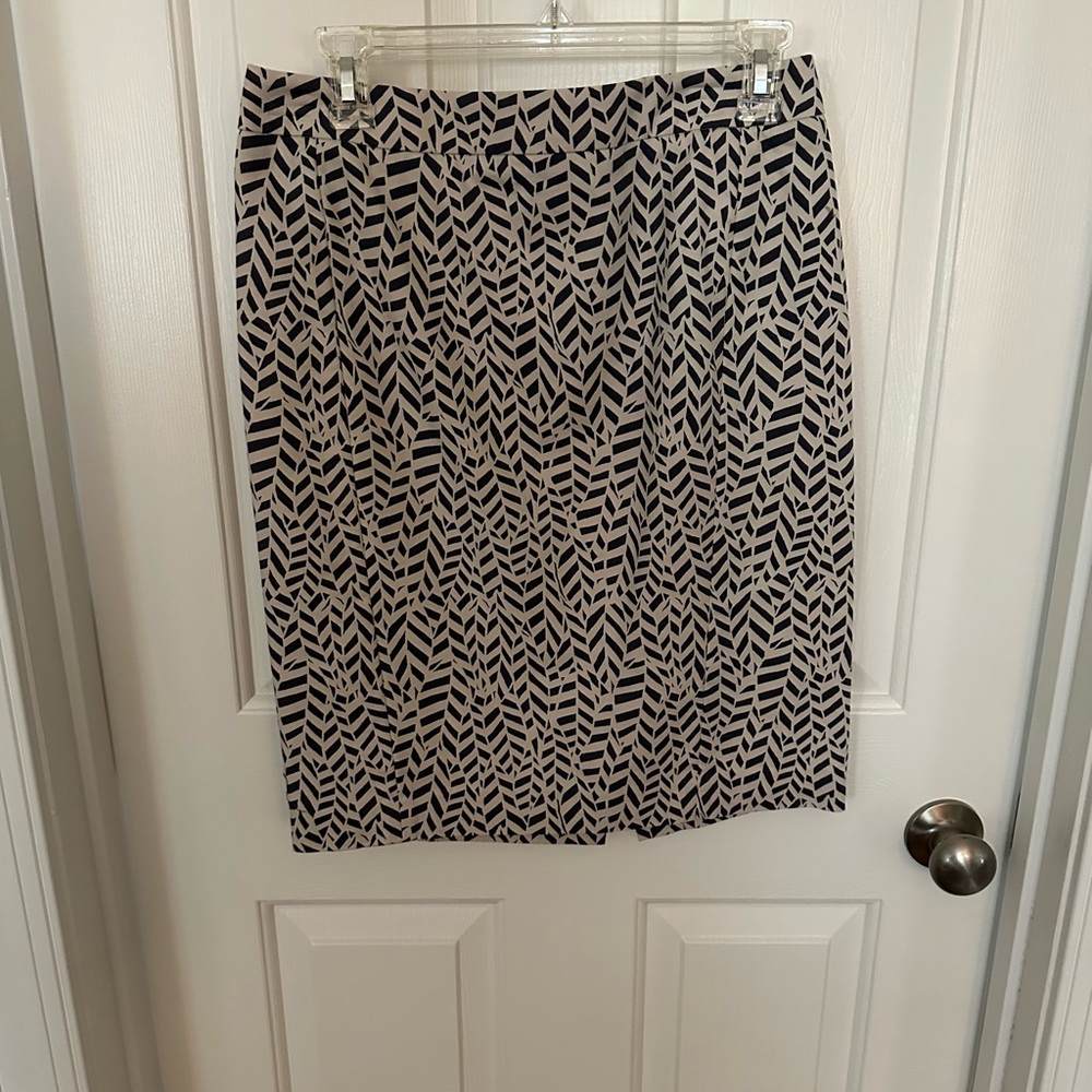 Patterned Loft Pencil Skirt - Size 6